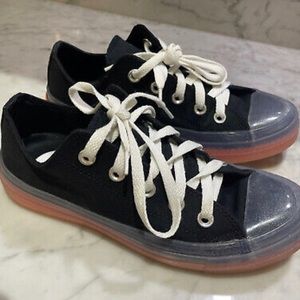 Size 4 Men's / Women's 6 Converse Chuck Taylor All Star CX Low Top Sneakers